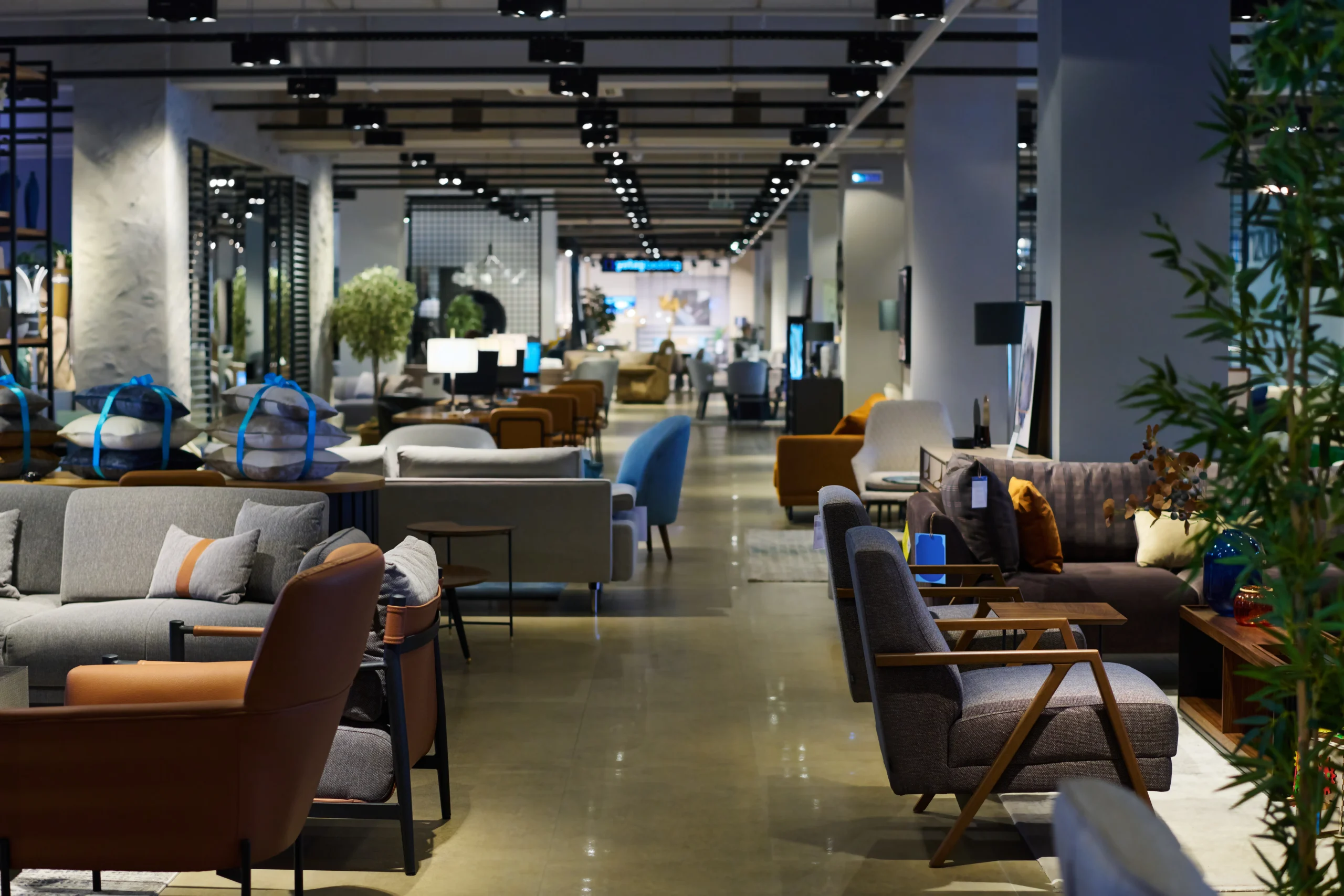 EDUCATIONAL & INSTITUTIONAL FURNITURE